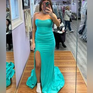 GORGEOUS TEAL PROM DRESS!!
